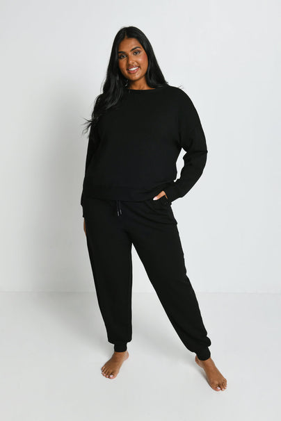 files/C_Black_LuxeLoungeJoggers_1.jpg