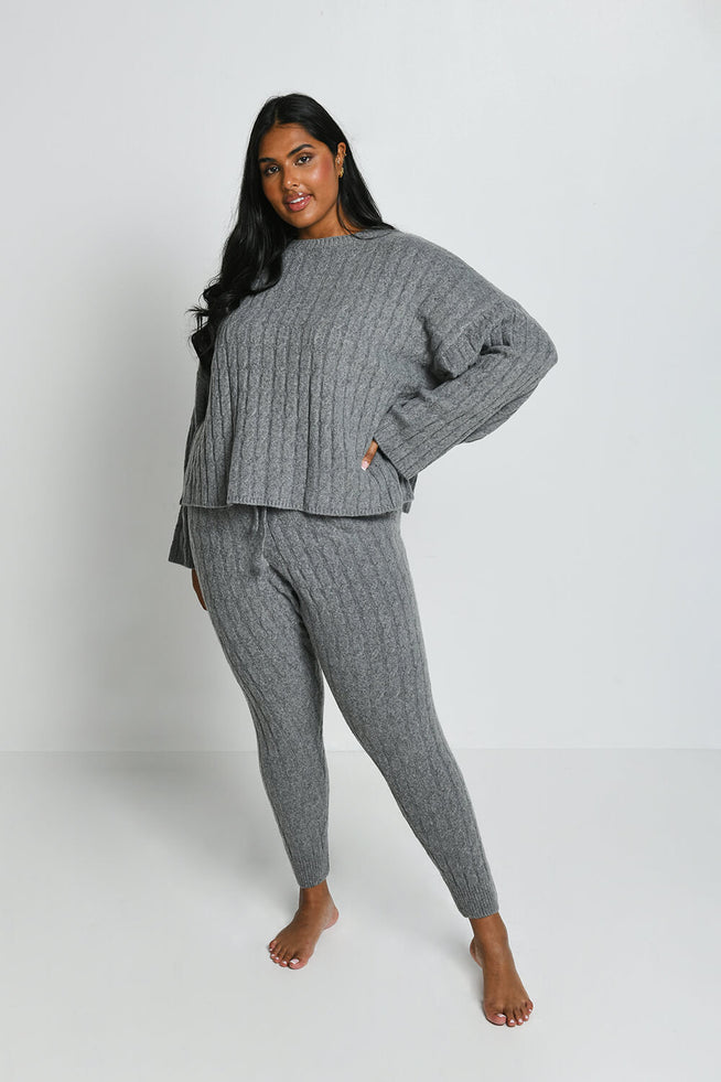 files/C_Grey_CableKnitJogger_1.jpg