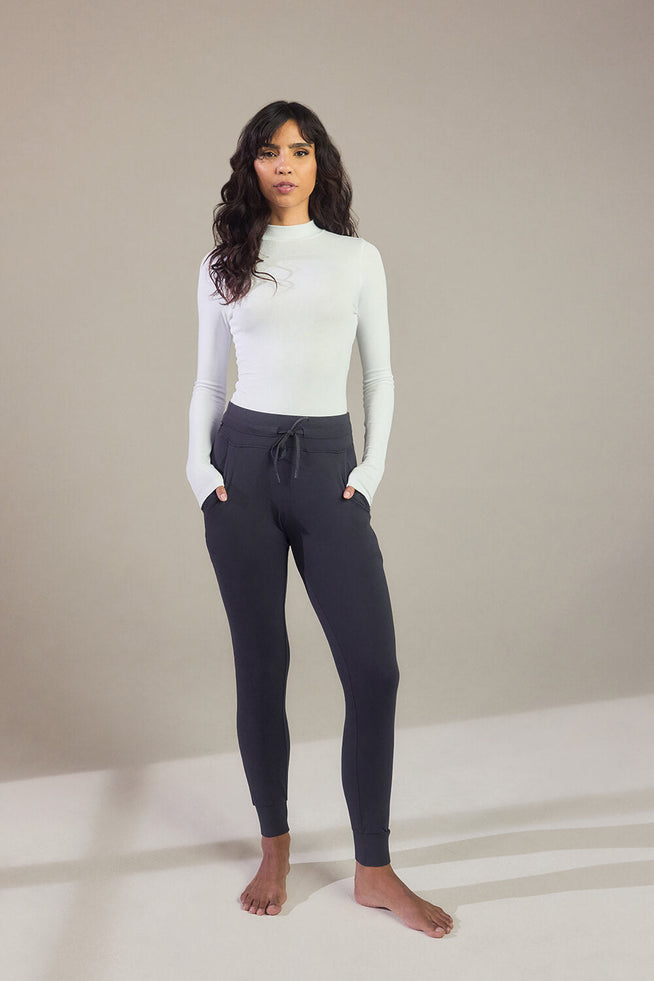 files/EVERYDAY_JOGGER_GREY_241022_40370_13767e20-2a8c-451e-9ff8-ee4901d5eaba.jpg