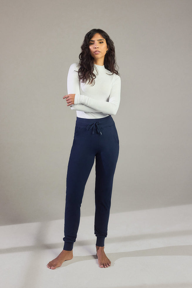 files/EVERYDAY_navy_joggers_241022_40160_3871aec6-28db-4b6e-81a8-a10f8ed3ebce.jpg