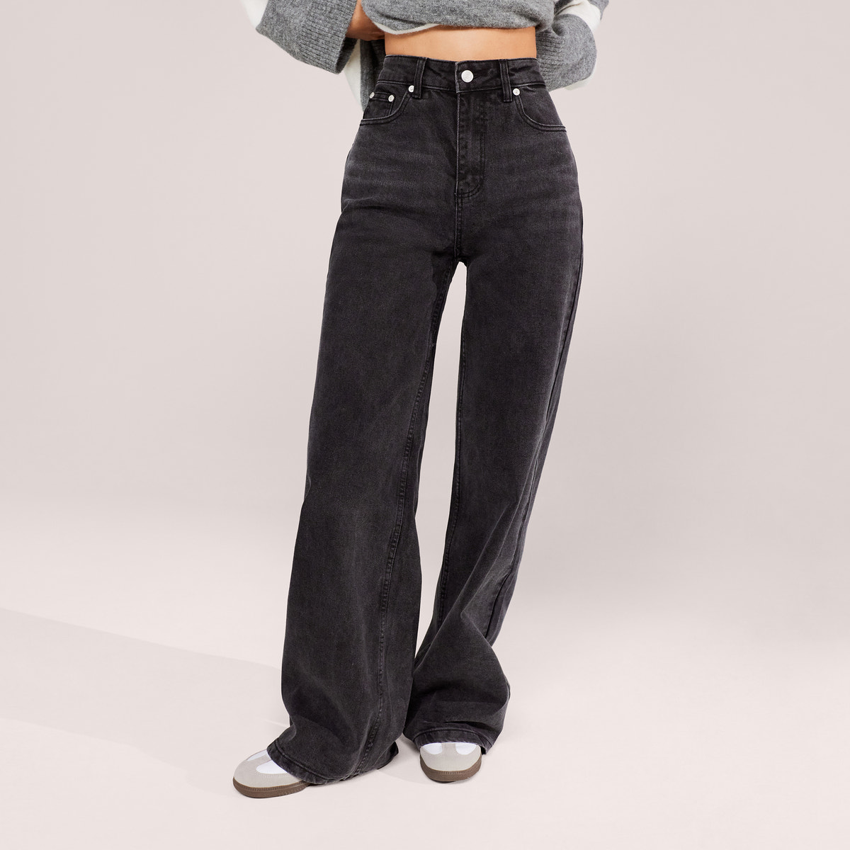 Wide Leg Jeans - Washed Black