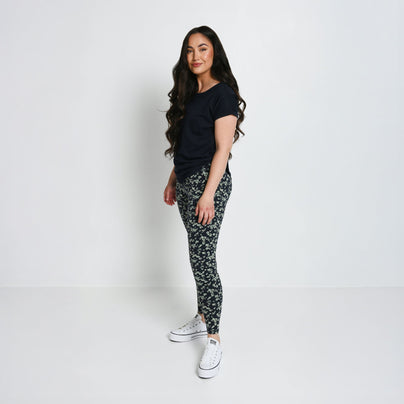 files/W_EverydayHighWaistedLeggings_NavyGreenFloral_1.jpg