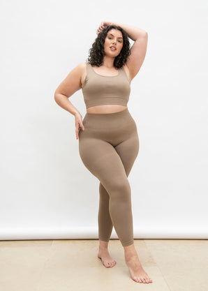 Lucy - Height: 5'9.5 | Wearing Size 18 Tall