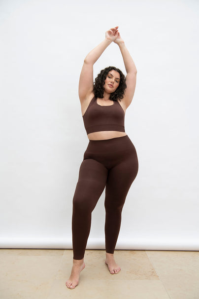 products/037_SEAMLESS_SET_CHOCOLATE_BROWN_S18_008.jpg