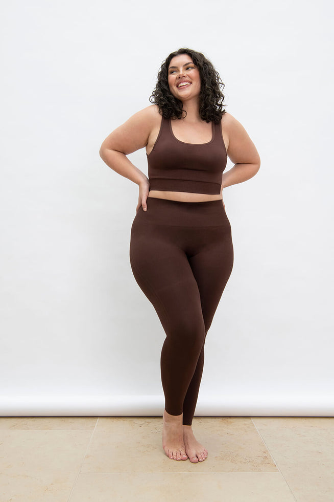 products/037_SEAMLESS_SET_CHOCOLATE_BROWN_S18_017_f92e808a-66f7-4fbc-bd8b-2eda985f6739.jpg