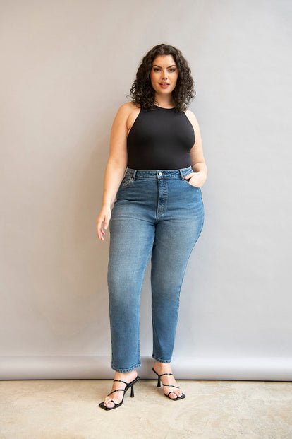 Curve Straight Jeans - Mid Blue