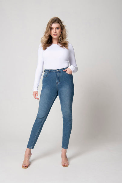 products/081_MOM_JEANS_MID_BLUE_S12_002.jpg