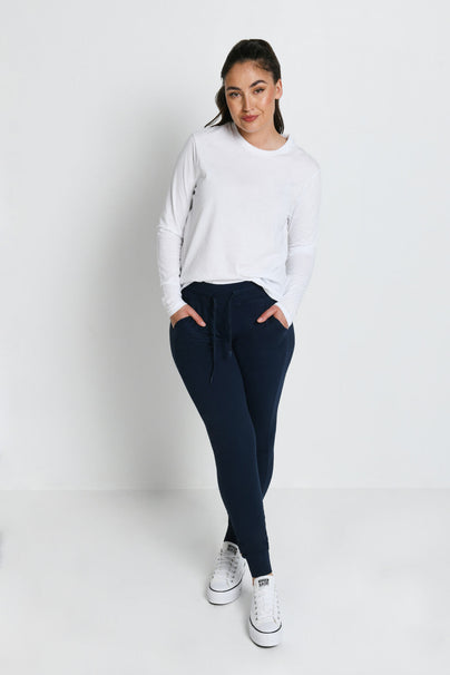 products/W_NavyBlue_RechargeJoggers_1_1fdf8e66-59da-4f54-a9f1-1a9e24eaed6a.jpg